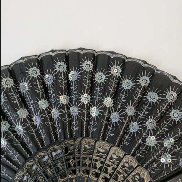 ✨NEW Sequin Elegant Black and Gold Hand Fan - Picture 4 of 6